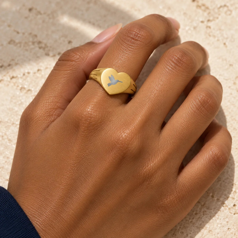 Hummingbird Heart Ring — Gold