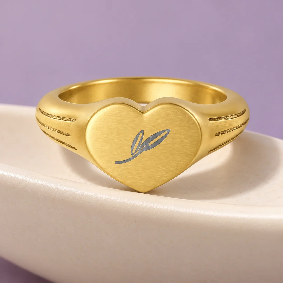 Two Leaves Heart Ring — Gold