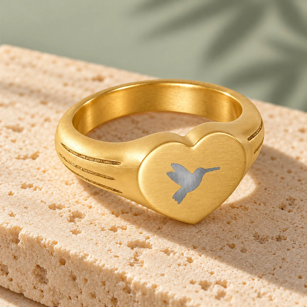 Hummingbird Heart Ring — Gold