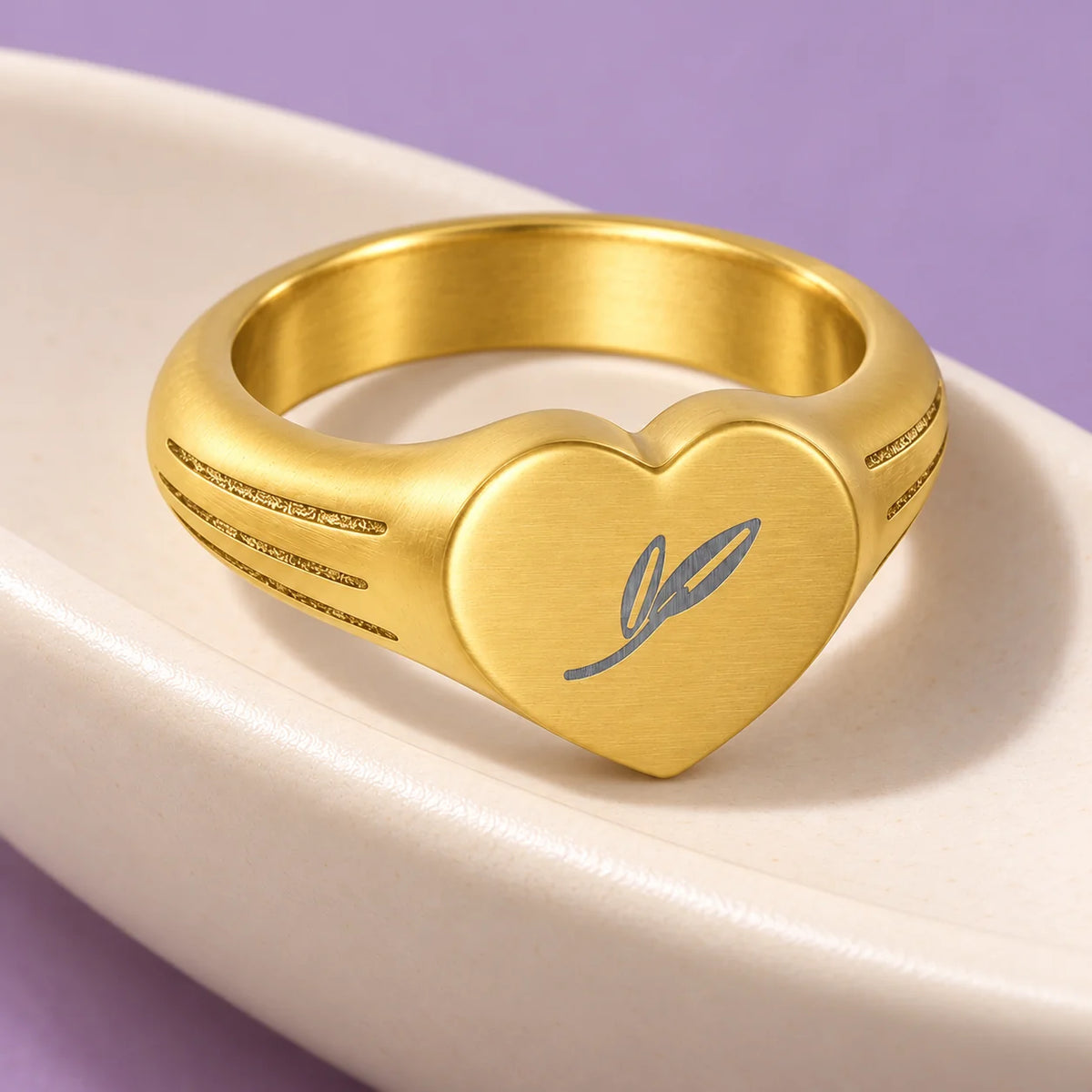 Two Leaves Heart Ring — Gold